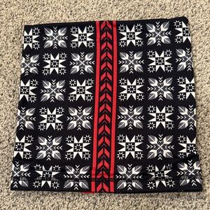 Krimson Klover Black and Red Snowflake Patterned Neck Warmer